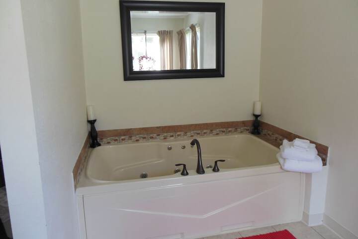 Hot Tub 9 of 13