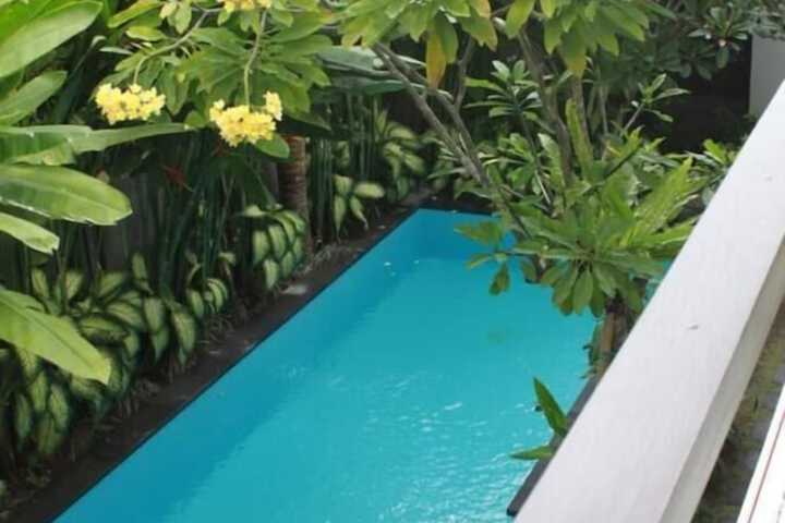 Hotel with Pool