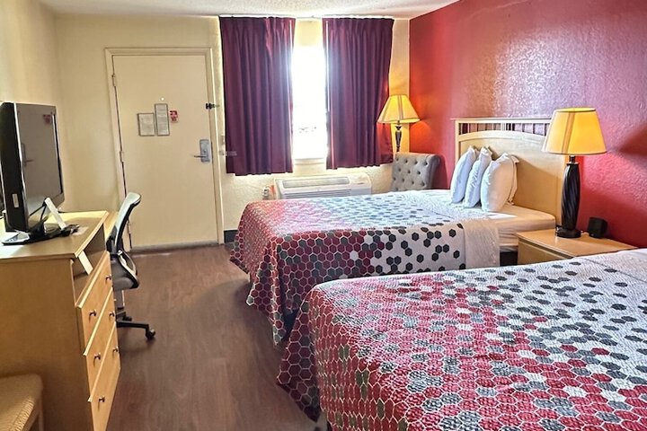 2 Queen Beds (7 of 7)