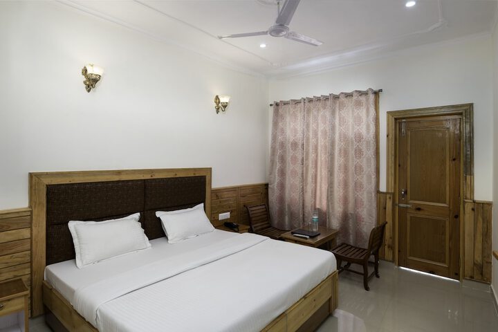 Room 13 of 35