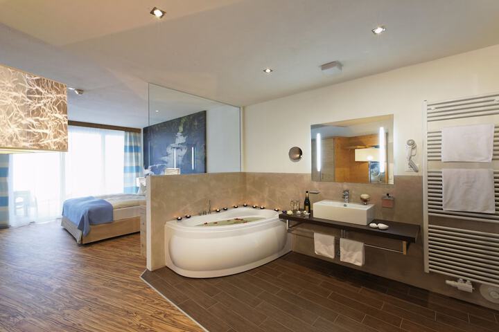 Room 35 of 111