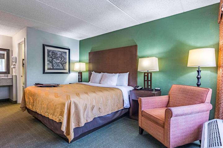 1 King Bed (5 of 8)