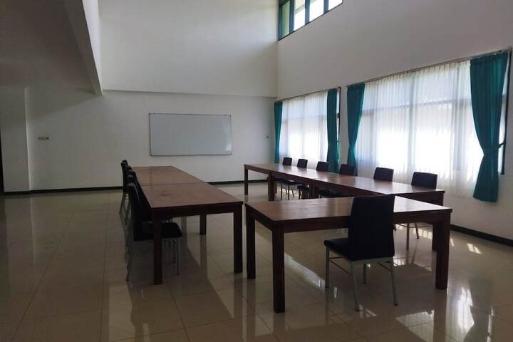 Room 8 of 14