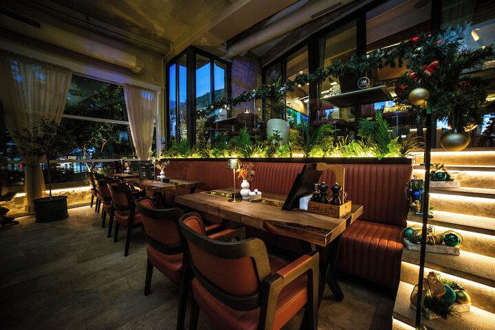Dining 85 of 130