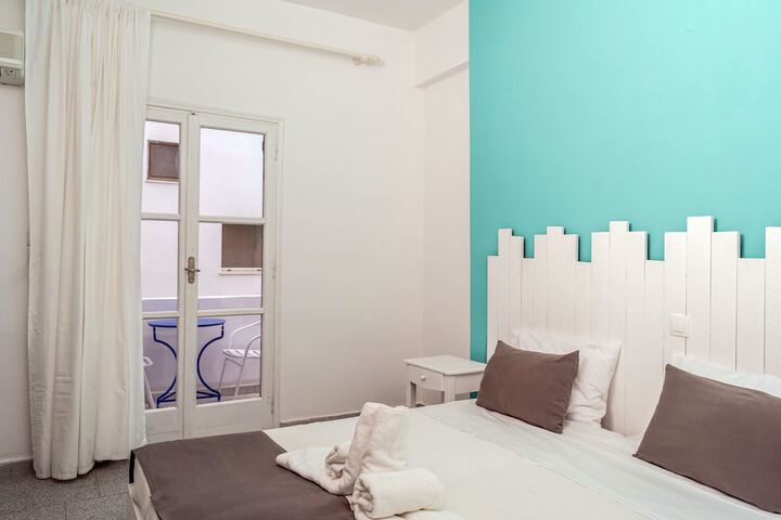 Room 10 of 32