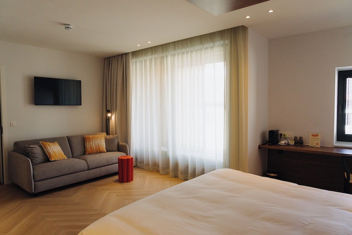 Room 6 of 59