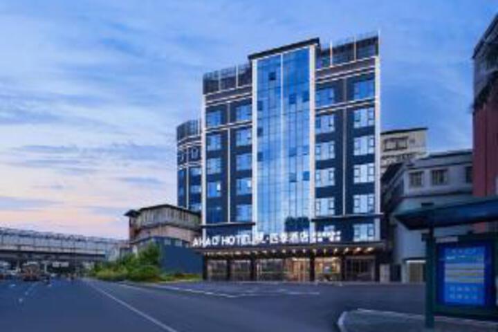 YSJ Yue·Four Seasons Hotel (Longyuan Metro Station Branch)