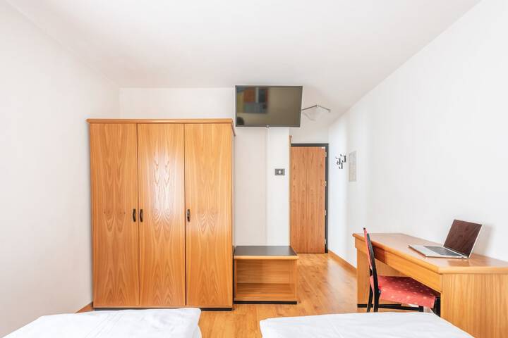 Room 34 of 100