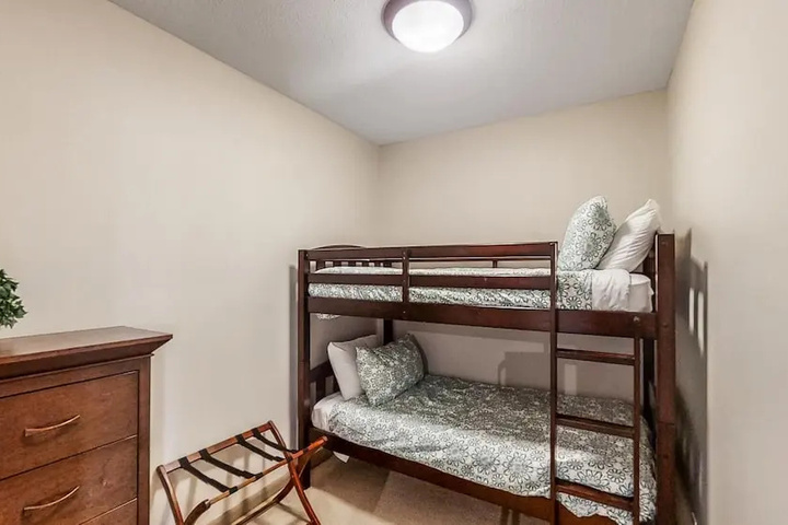 Room 4 of 6