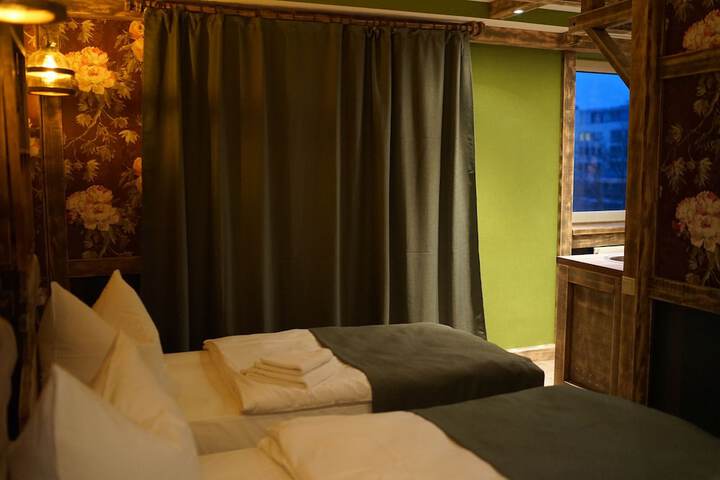 Room 10 of 84