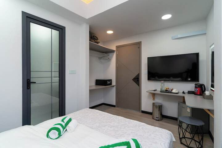 Room 10 of 18