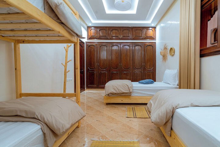 Room 27 of 79