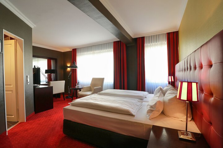 Room 26 of 101