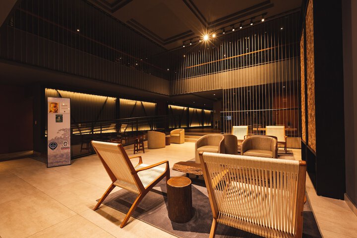 Entrance & Lobby