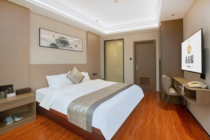 Room 30 of 95