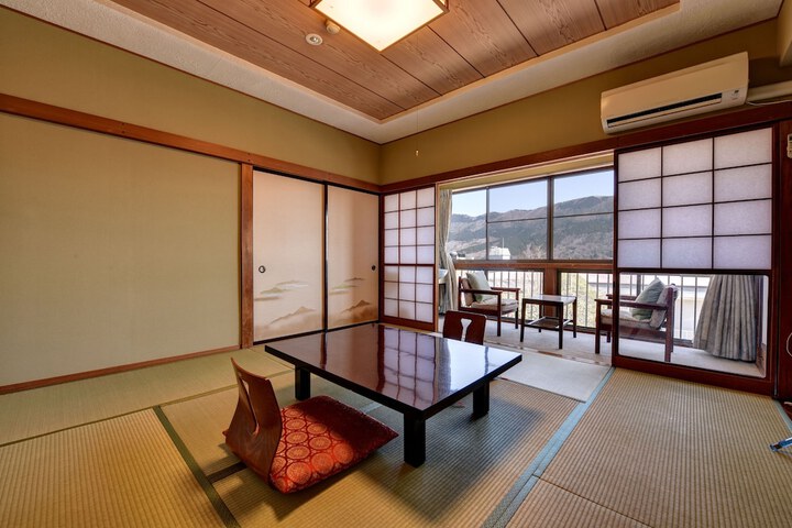 Room 6 of 38