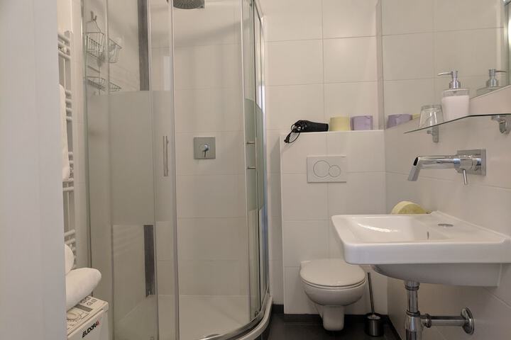 Room 93 of 108