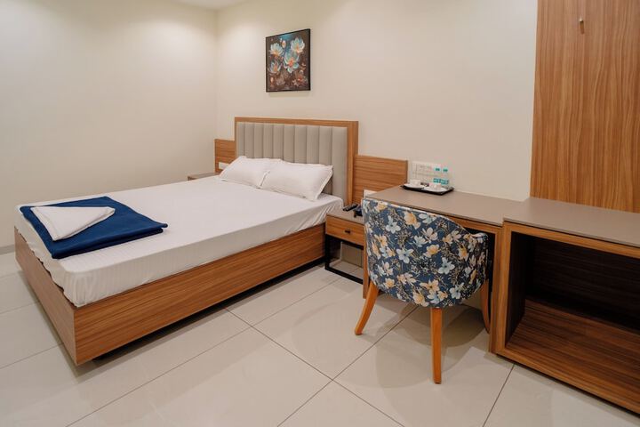 Room 4 of 25