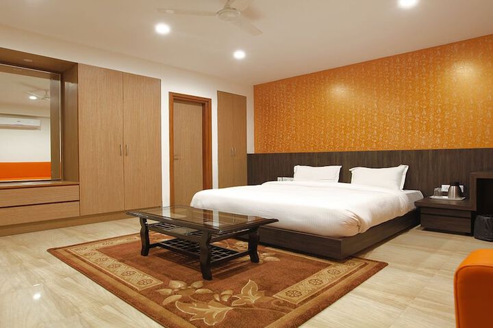 Room 7 of 19
