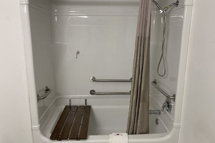 1 Queen Bed (10 of 28)