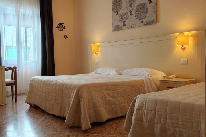 Room 25 of 53