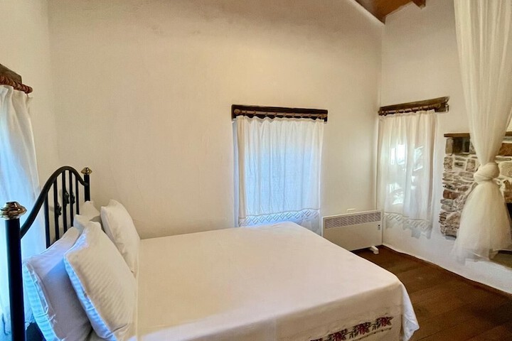 Room 5 of 33