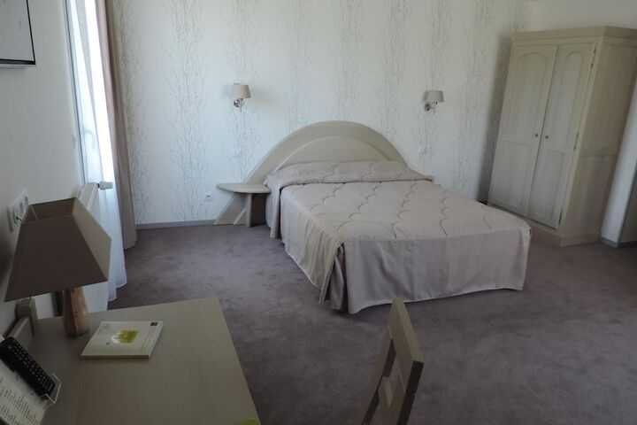 Room 4 of 24