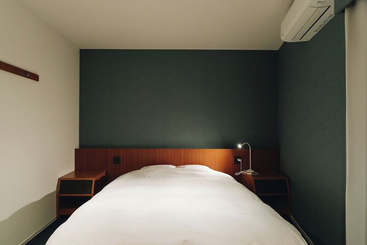 Room 10 of 14