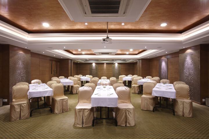 Ballroom/Hall 70 of 76
