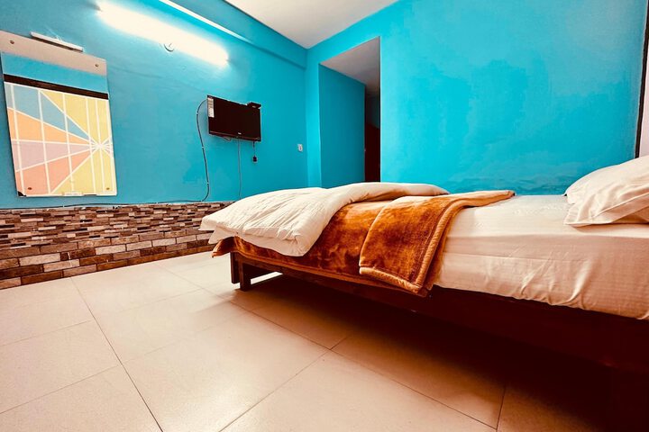 Room 5 of 18