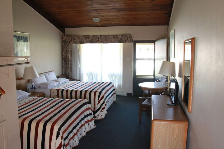 1 Queen Bed (10 of 29)