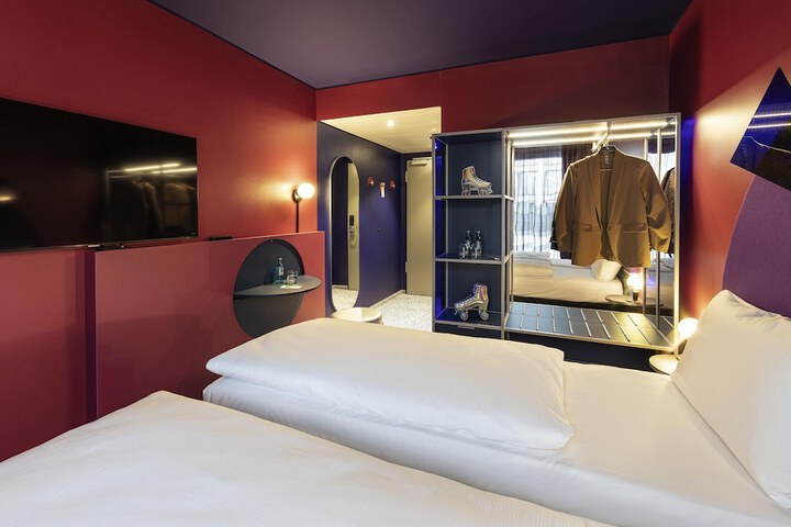 Room 40 of 65
