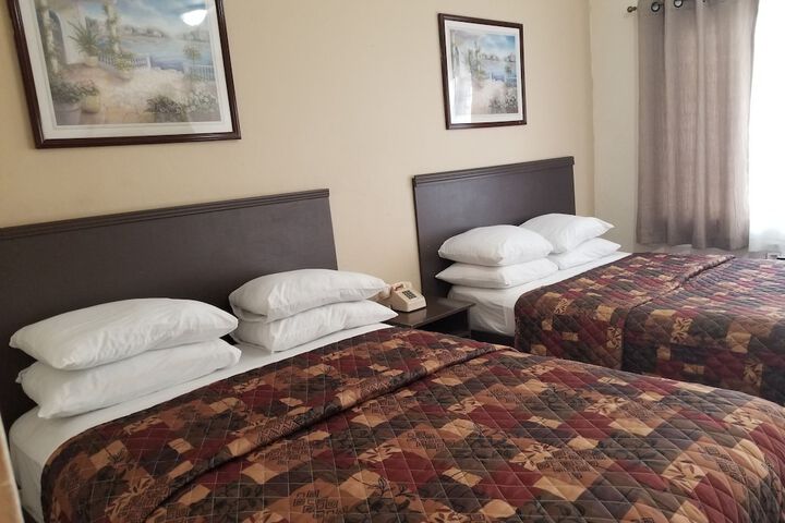 2 Double Beds (9 of 21)