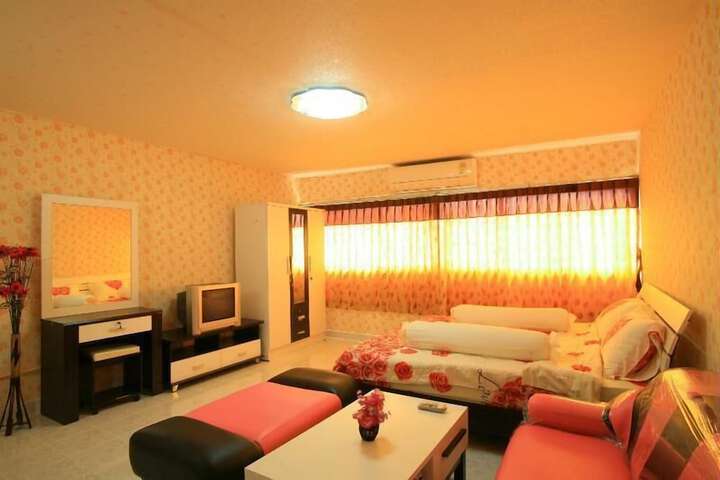 Room 4 of 17