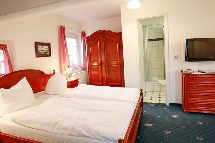 Room 16 of 60