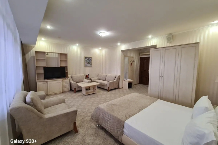 Room 8 of 11