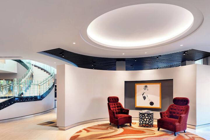 Lobby lounge