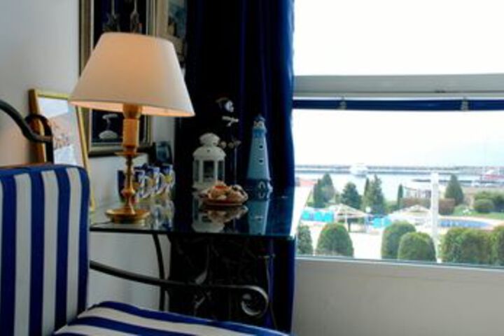 Room 12 of 26