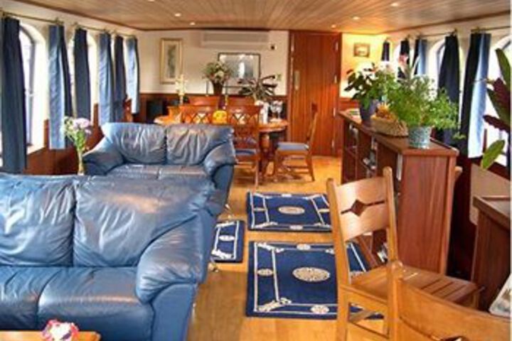 Lounge 9 of 9