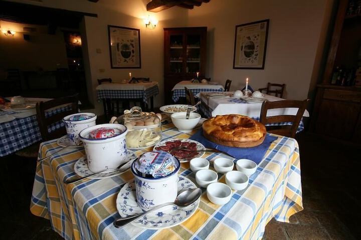 Dining 13 of 17