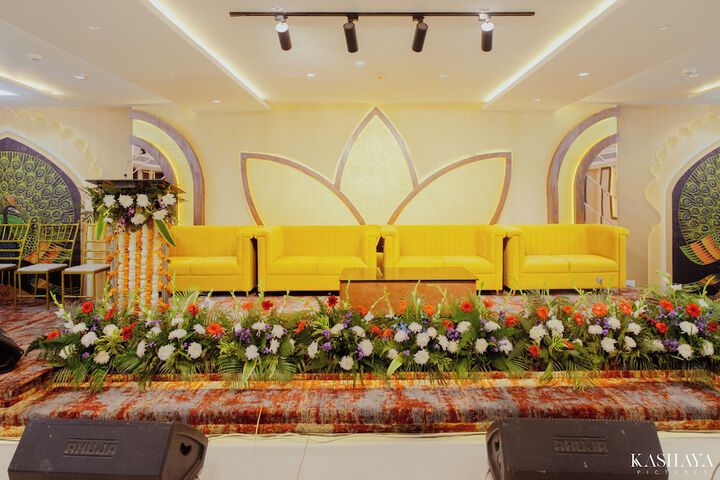 Ballroom/Hall 25 of 27
