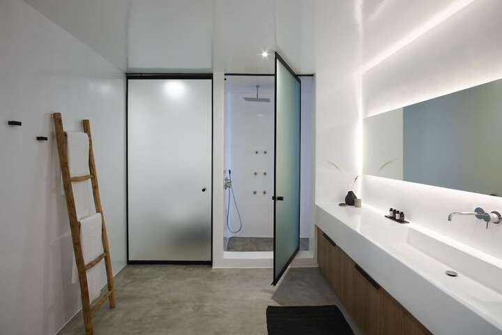 Room 9 of 151