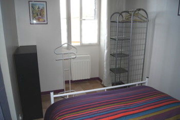 Room 8 of 12
