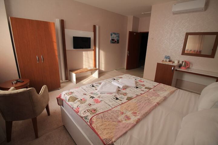 Room 9 of 12