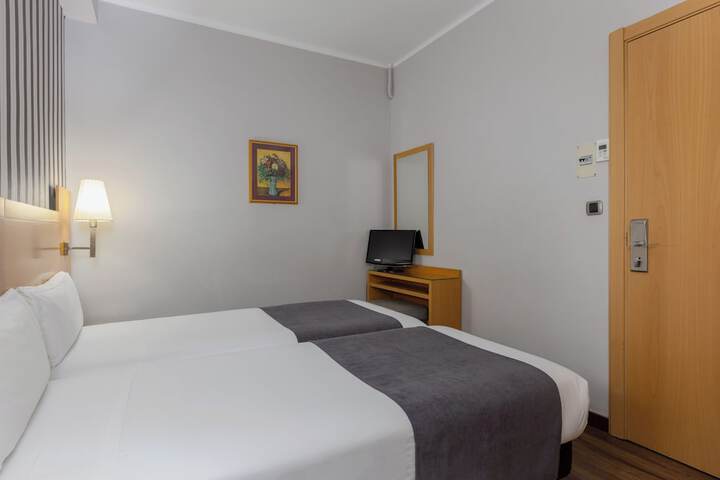 Room 18 of 73