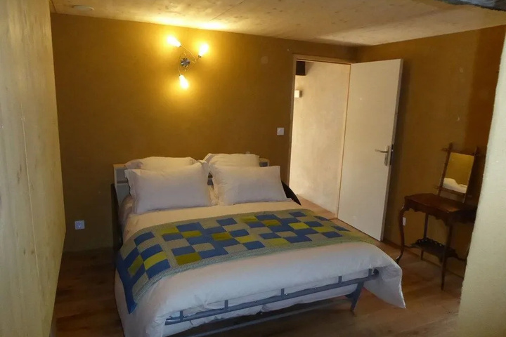 Room 4 of 17