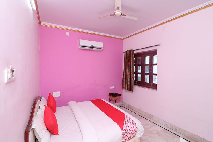 Room 10 of 27
