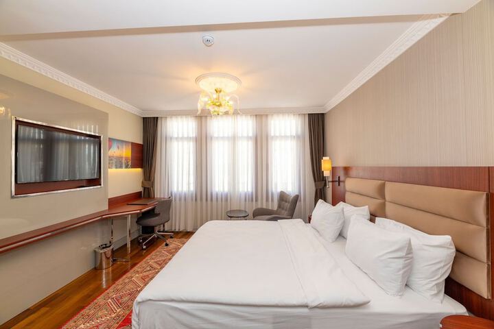 Room 20 of 102
