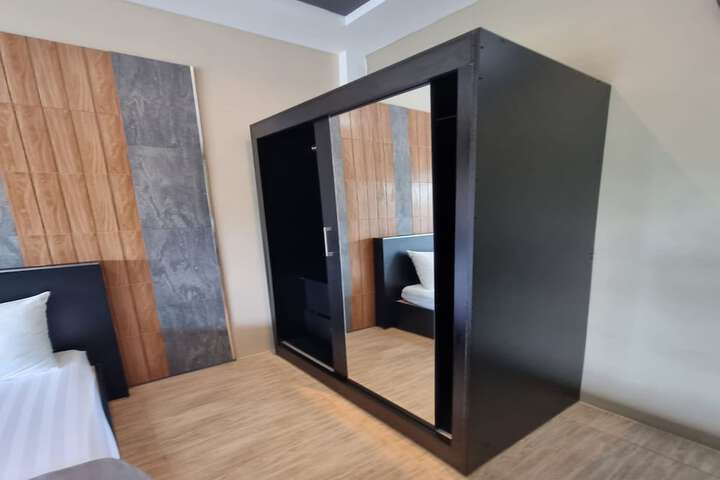 Room 32 of 50