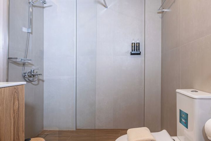 Room 62 of 76